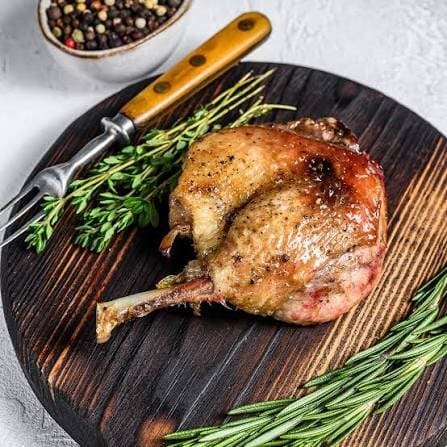 Confit de canard du Sud-Ouest, peau croustillante et chair fondante